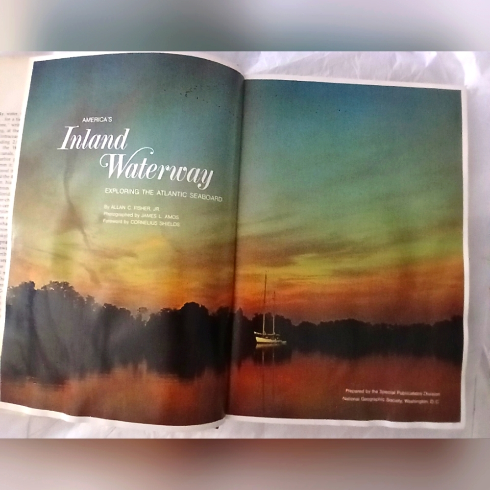Book National Geographic Society